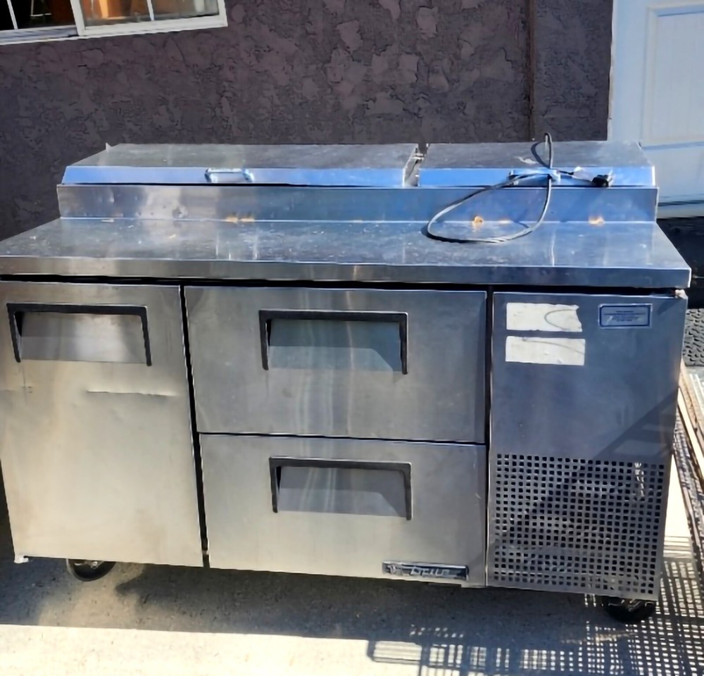True TPP-60D-2 Pizza Prep Table For 9 Pans 2 Door