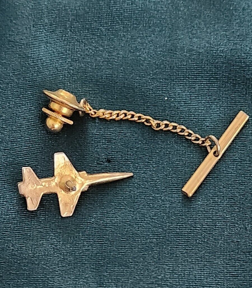 Jet plane tie pin with chain