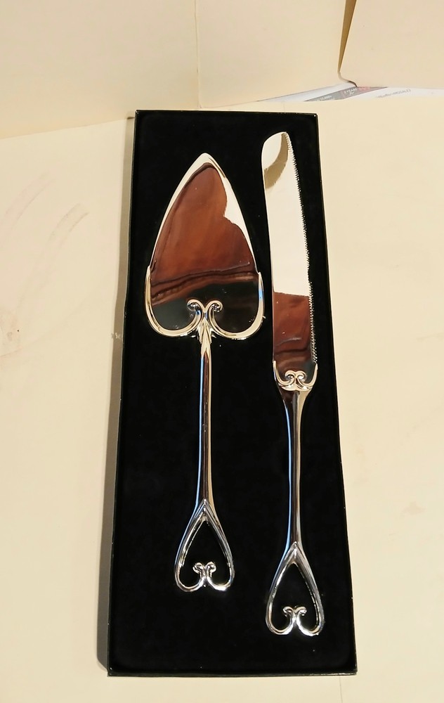 WEDDING CAKE KNIFE SERVING SET,STUDIO/His & Hers Silver Heart Cake Knife/Server