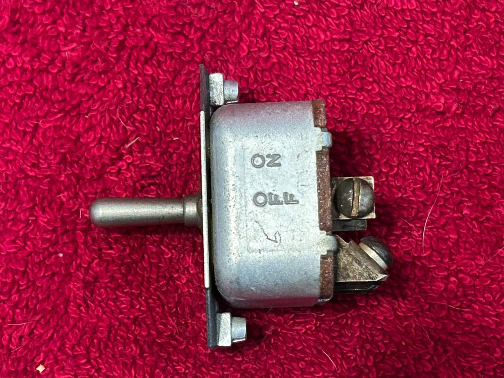 CH CIRCUIT BREAKER TOGGLE SWITCH P/N 8718K-4
