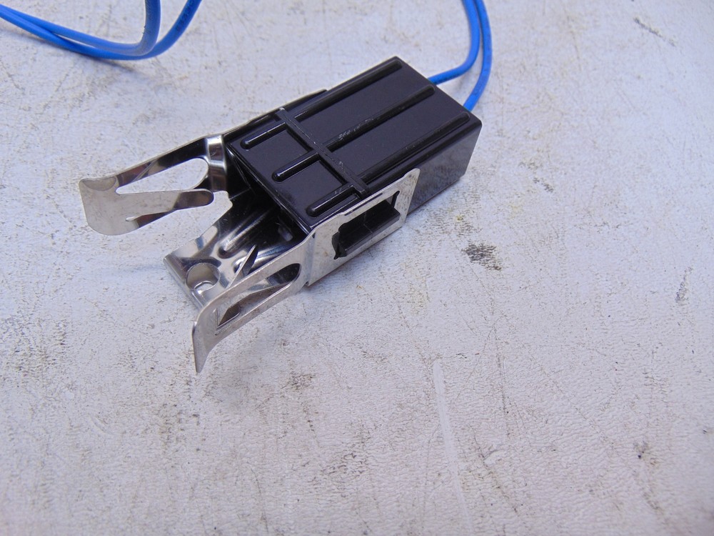 GE Electric Range JBS160DM5WW Range Surface Element Receptacle Blue