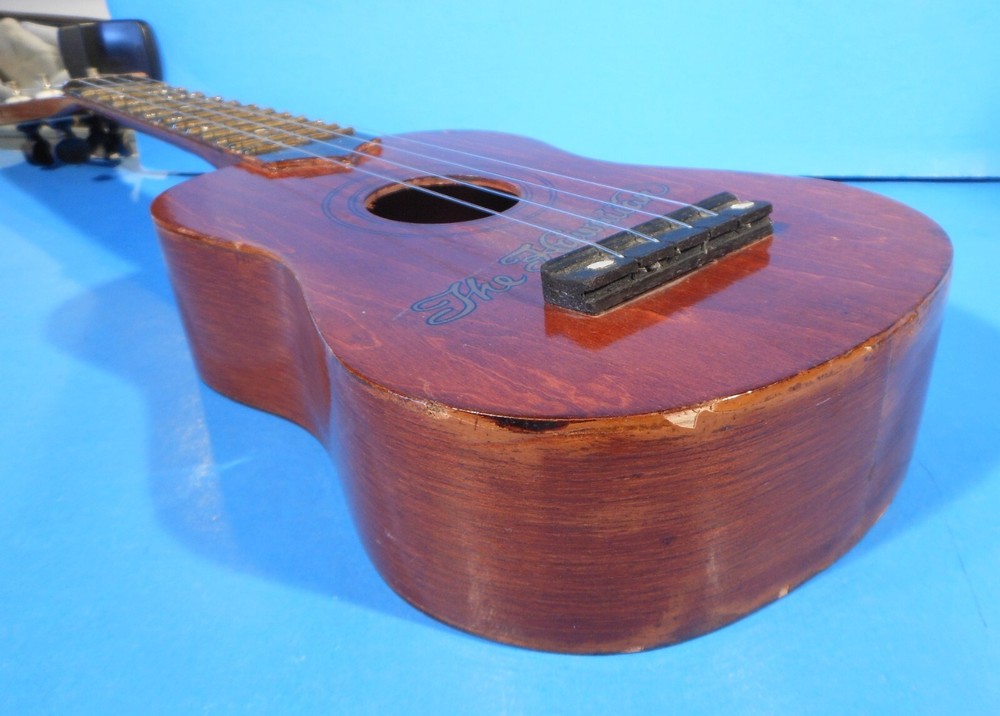 THE HAWAIIAN UKULELE SOPRANO NICE CONDITION!