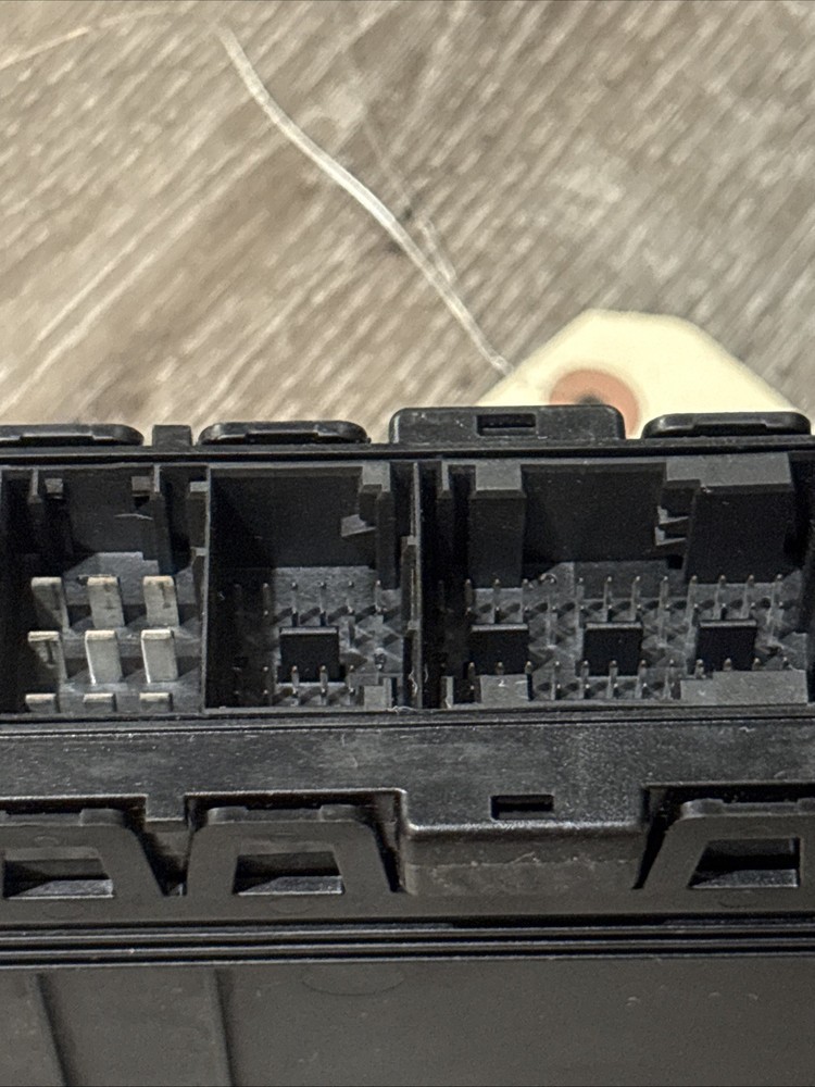 PETERBILT CAB CONTROL MODULETHIS PART IS PROGRAMMAB Q21-1126-500-500 Broken