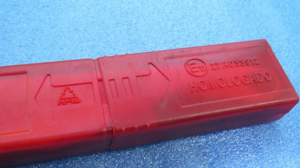 Ford Focus - Warning Triangle with Reflector / Warning Triangle + Case 27R033912