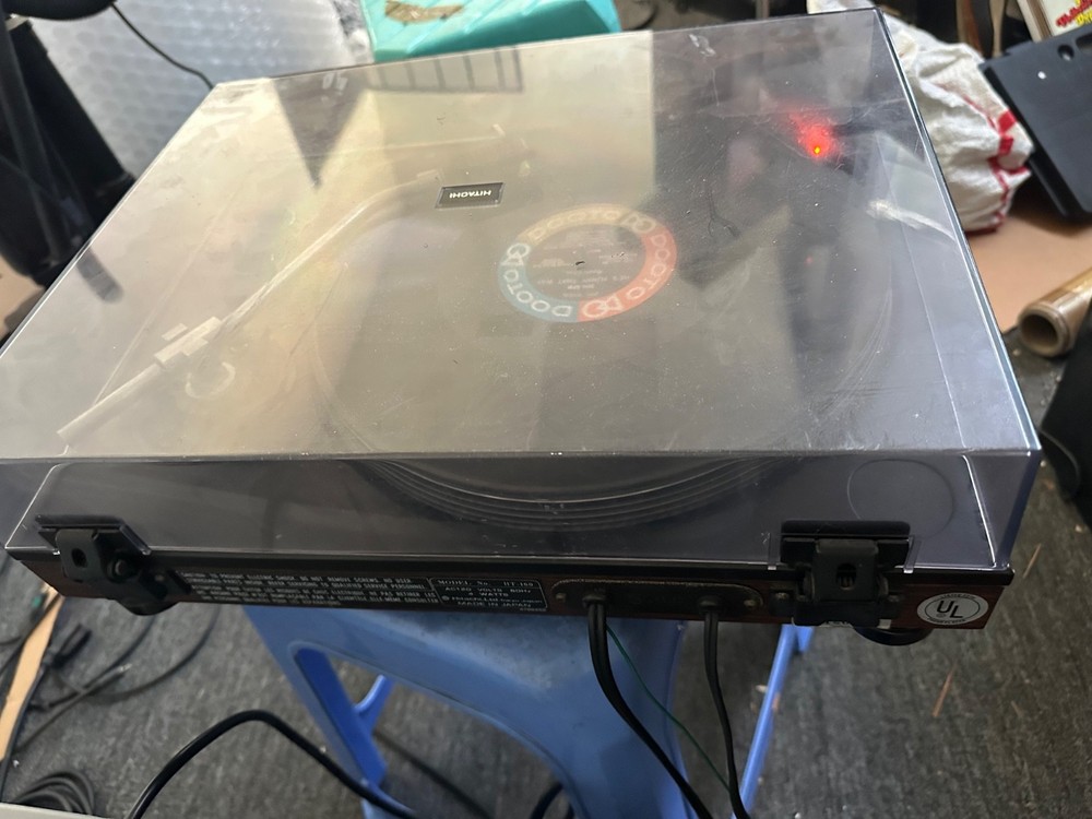 Hitachi HT-460 turntable