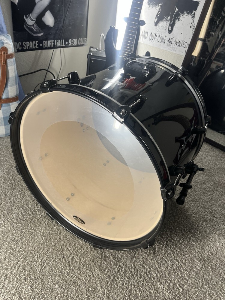 Pearl Forum FZH jet black drum set