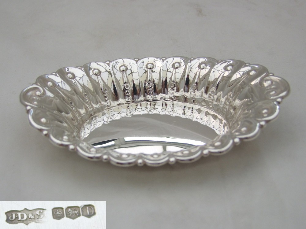 SUPERB QE II HM STERLING SILVER FLUTED DISH 1971