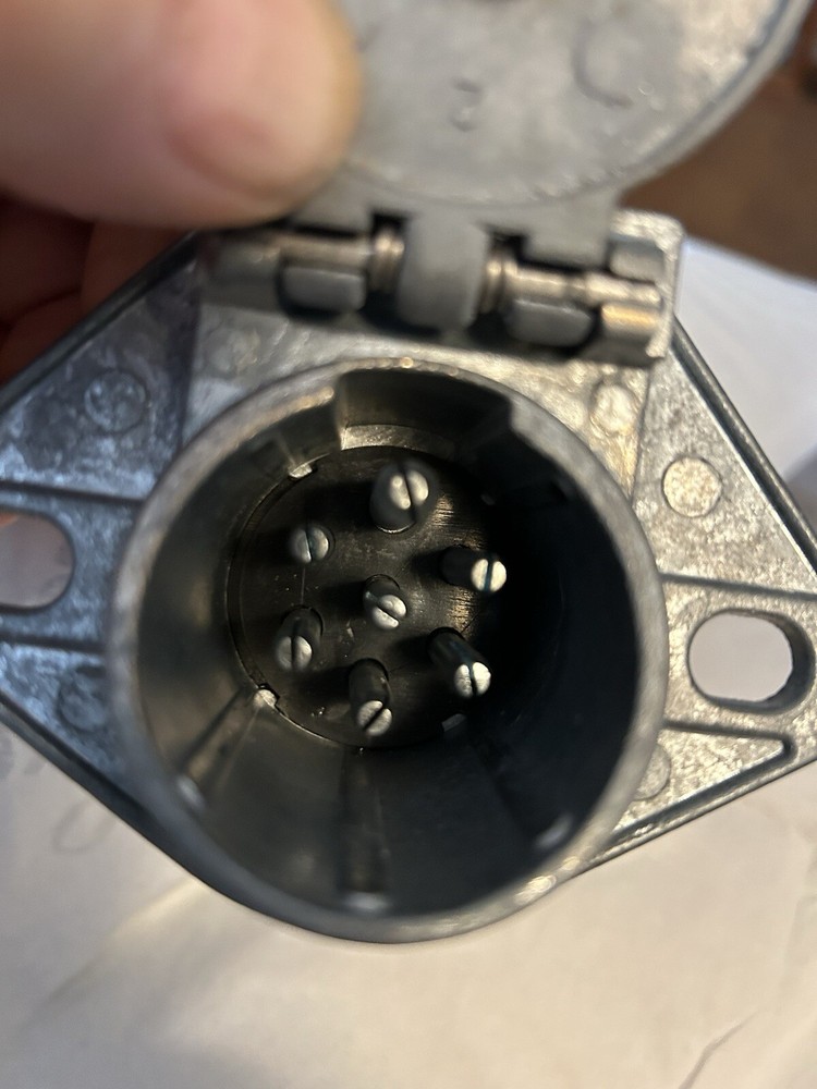 PHILLIPS 15-720 TRAILER 7 Wire SOCKET PLUG