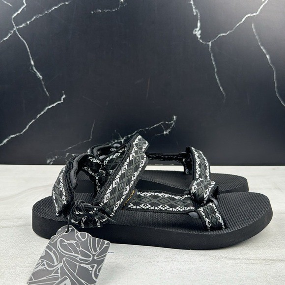 Pulltop Jolin Men’s Sandal Black/White sz 4
