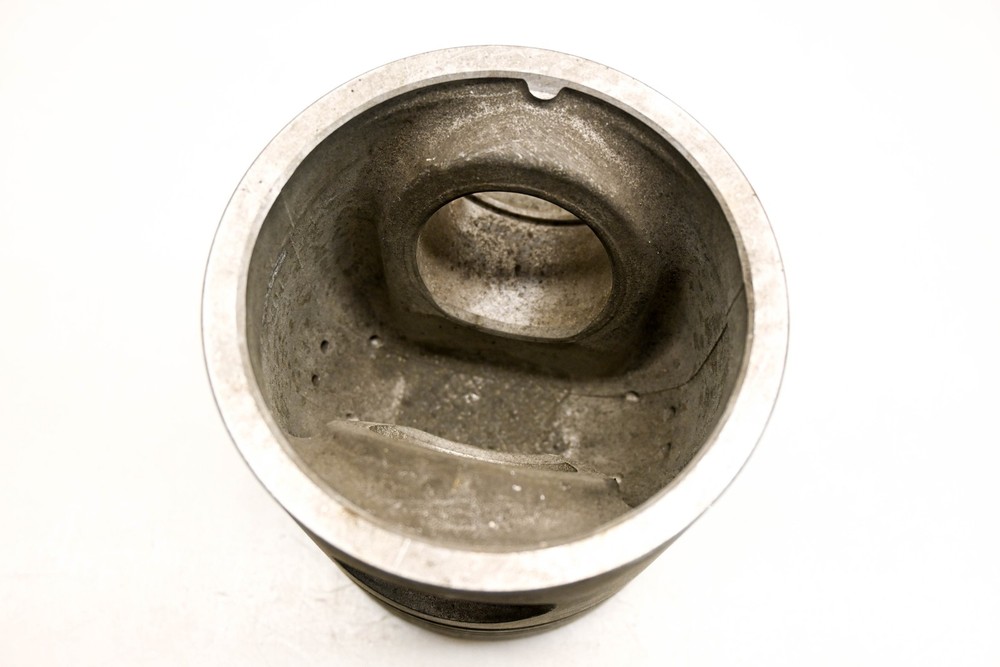 Mack 41334 B-1 D-14 Piston NOS