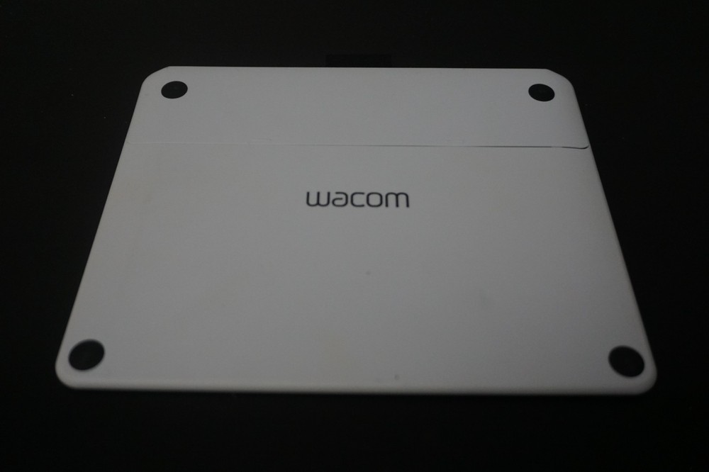Wacom Intuos Draw CTL490 USB Wired Digital Drawing and Graphics Tablet - White