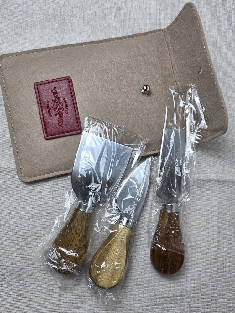 Beaulieu Vineyard Cheese Knife Set NEW