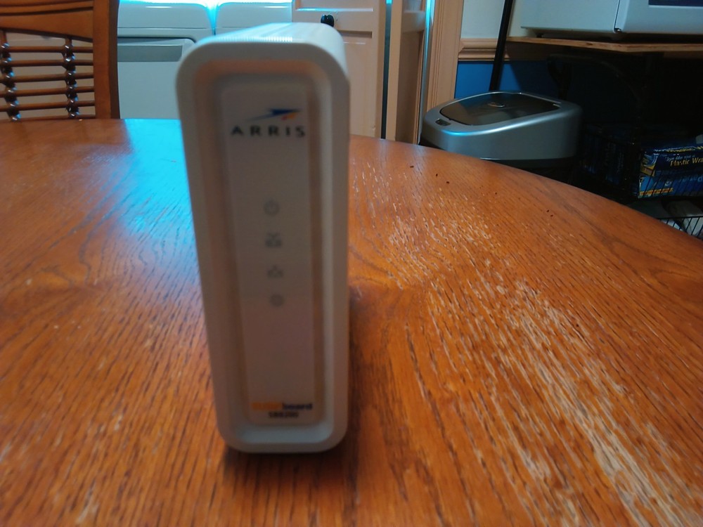 ARRIS SB8200 10 Gbps 2 Port Cable Modem