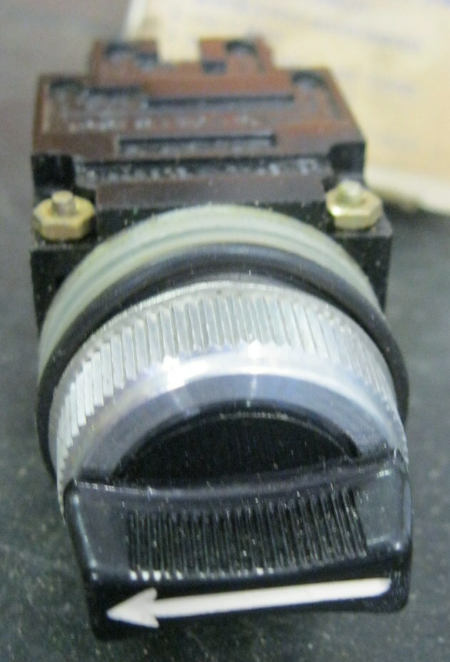 GE CR104B221 Oiltight Selector Switch  3 Position