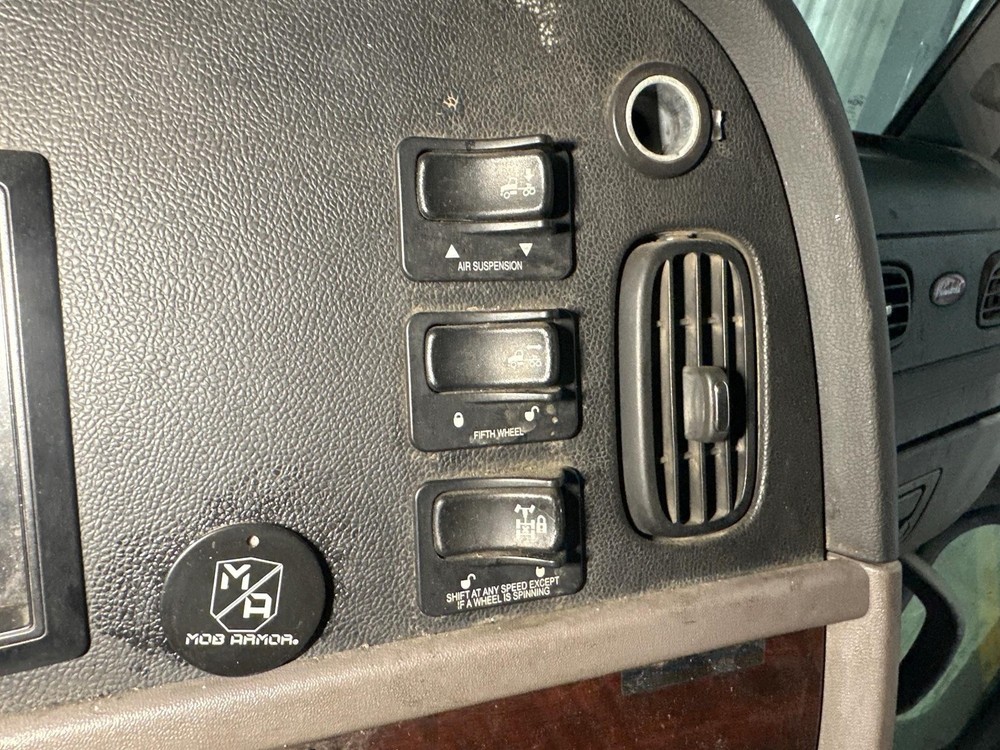 2006-2015 Peterbilt 386 GAUGE AND SWITCH Dash Panel - Used