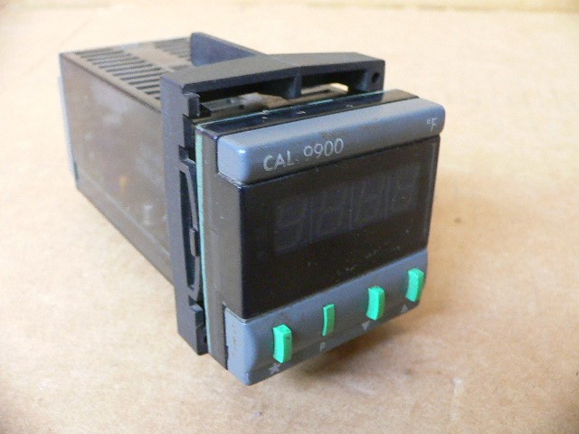 Danaher Controls 991.01F Temperature Controller 60-60Hz Degrees F