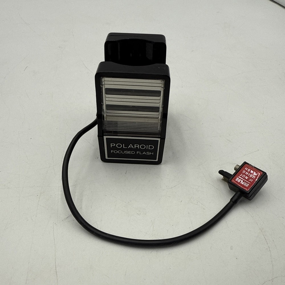 VINTAGE POLAROID FOCUSED FLASH MODEL #490