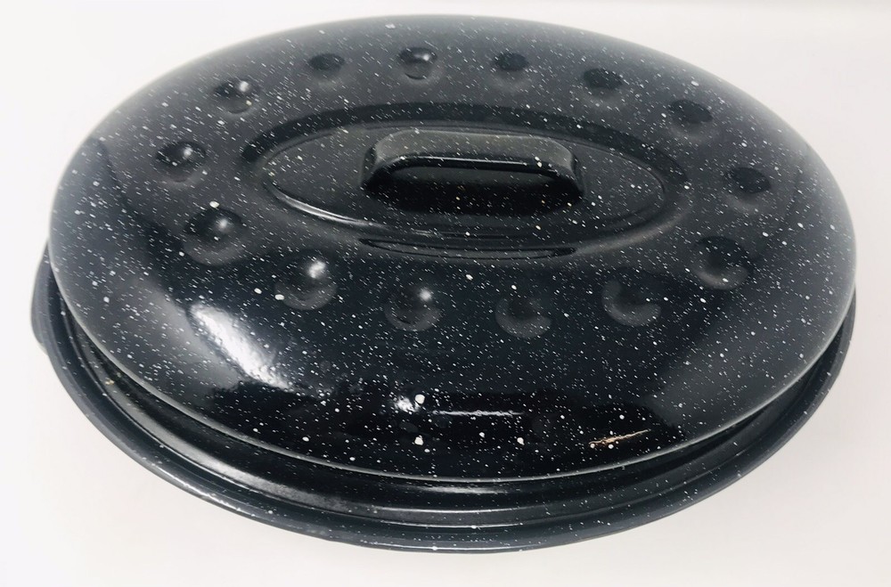Covered Oval Roaster Black 14.5” X 10.5” EUC