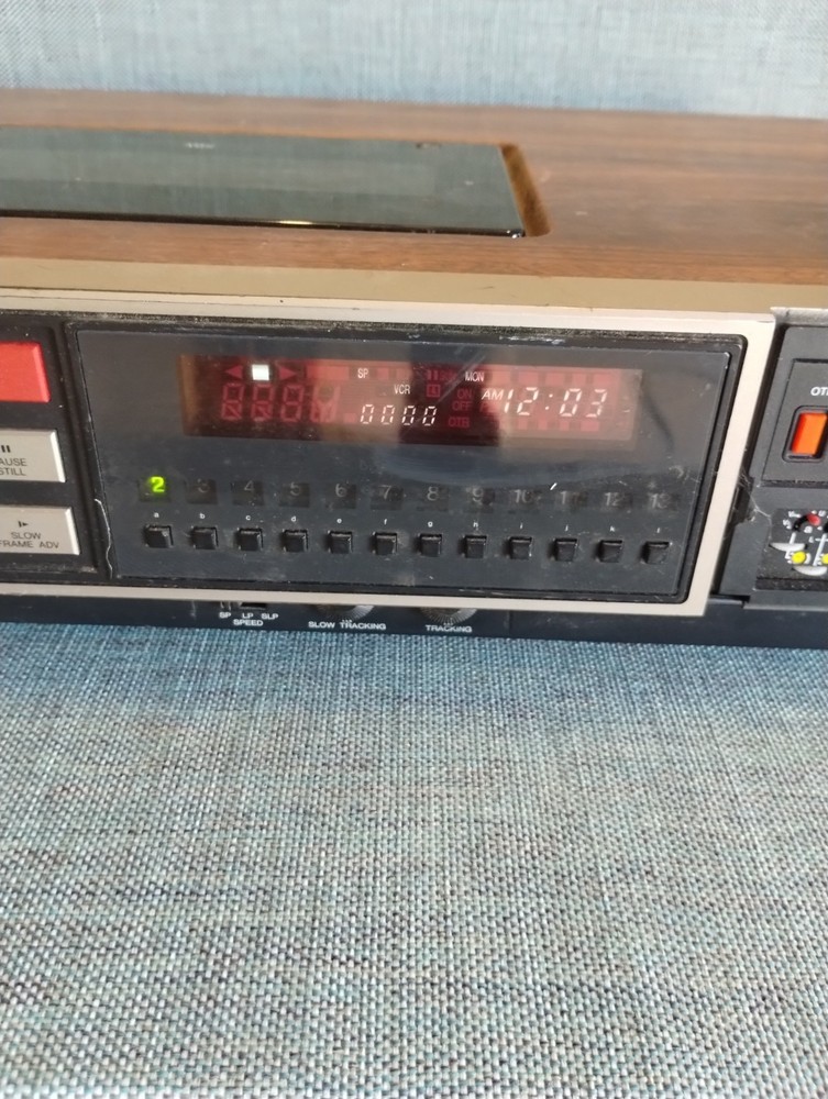 Quasar VH5041XW Video Cassette Rec. Top Load -Powers On - Untested