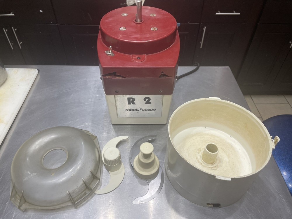 Robot Coupe R2  Processor , Tested includes bowl & two blades