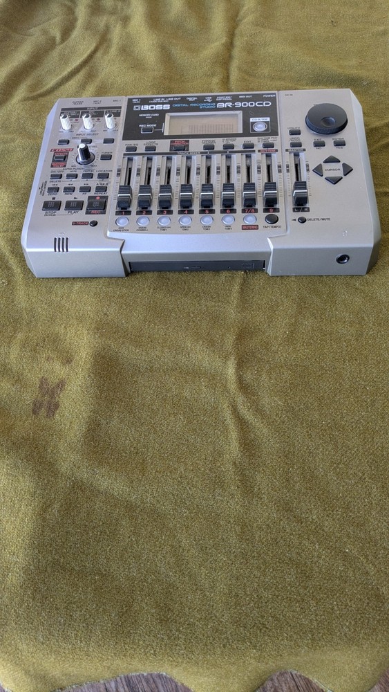 Boss BR-900cd Digital Recording Studio