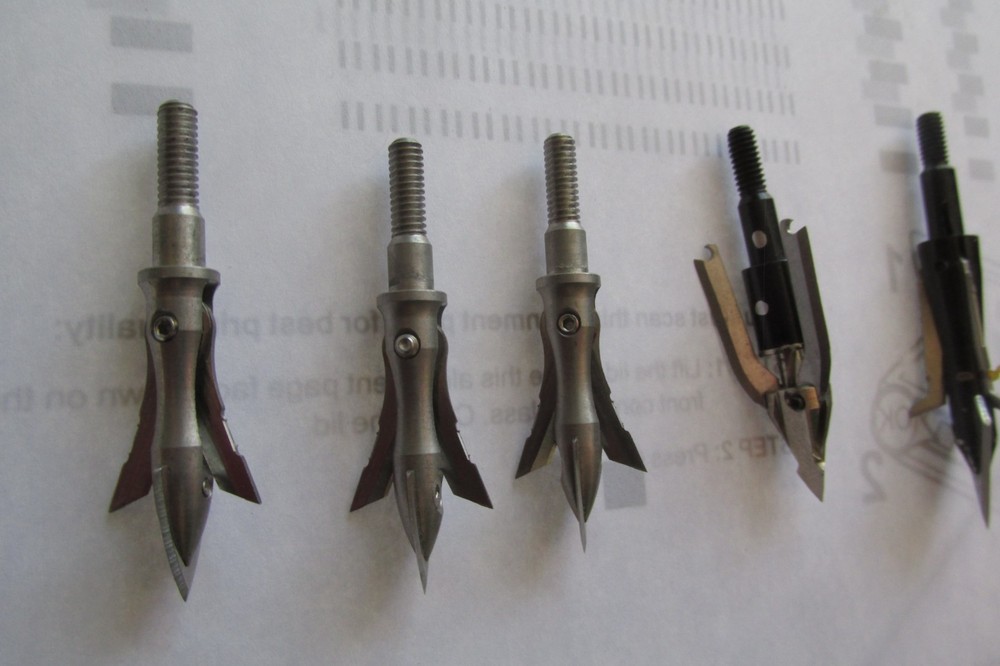 5- Mechanical Broadheads 100 grain each Archery