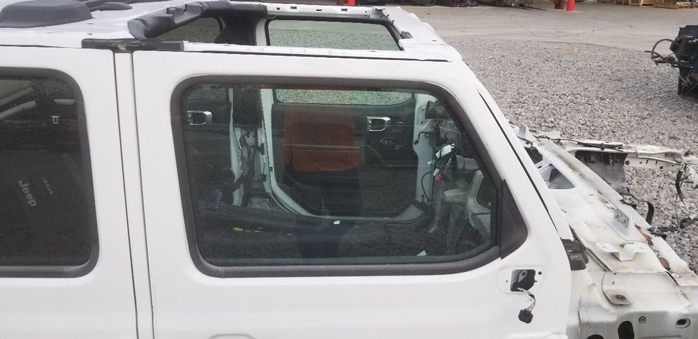 21 JEEP GLADIATOR JT WILLYS DOOR FRONT RIGHT PASSENGER WHITE