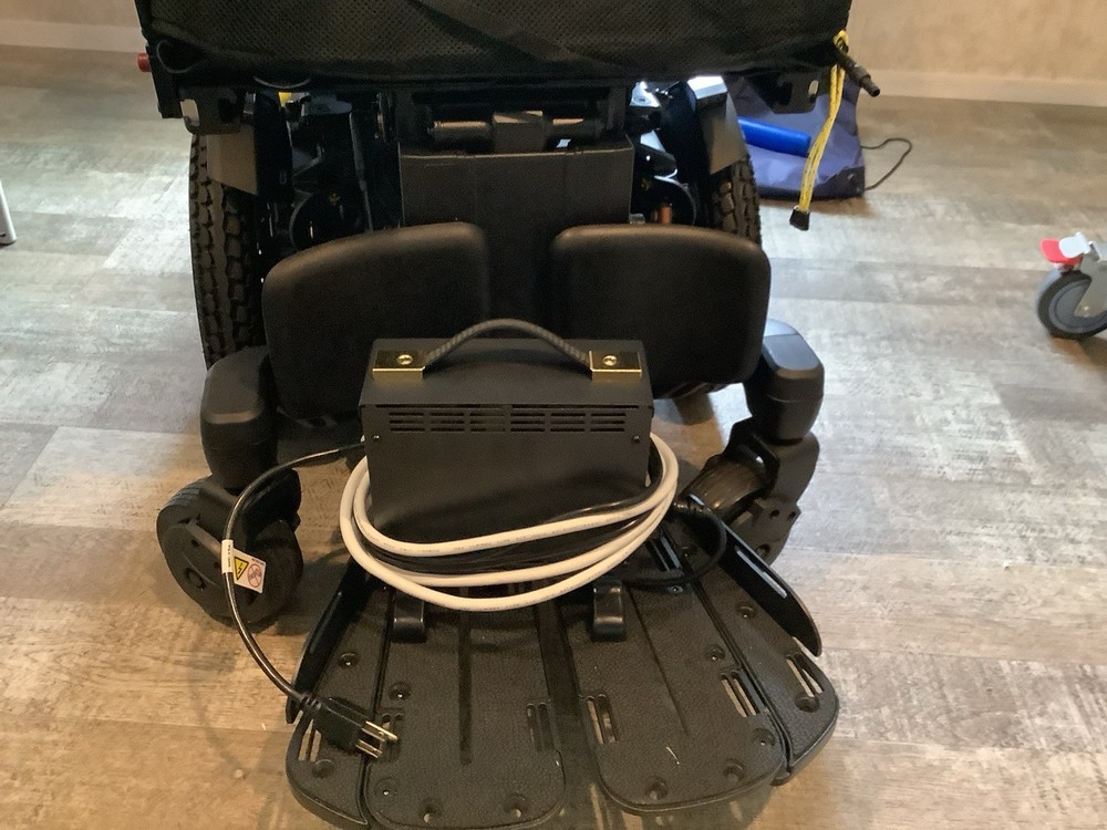 Quantum Q6 Edge 3 Power Wheelchair - Base Model - Excellent Condition