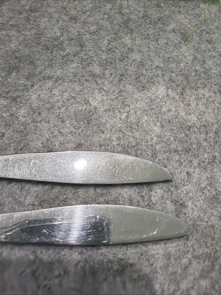 2 Ekco Eterna Mary Jane Stainless Flatware Knives