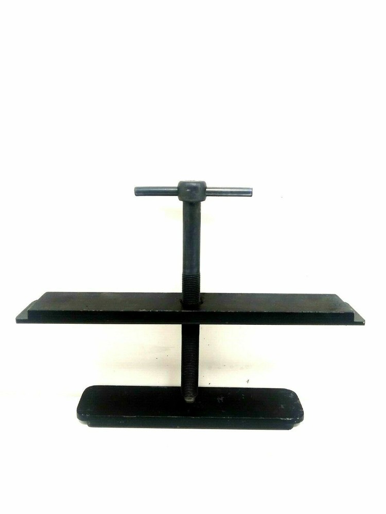 .A e4od 4r100 transmission tool overdrive spring compressor tool