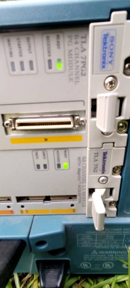 Tektronix TLA715 Logic Analyzer