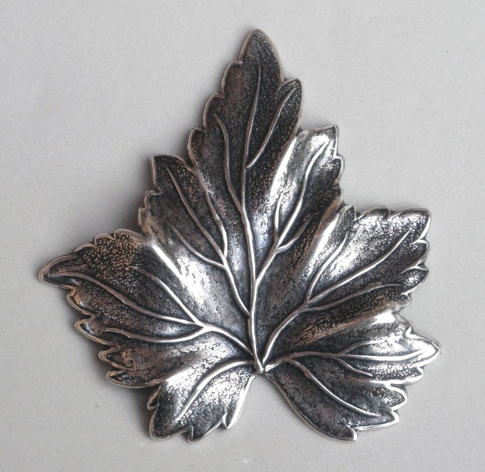 #5019 ANTIQUED .925 STERLING SILVER PLATED MAPLE LEAF - 1 Pc