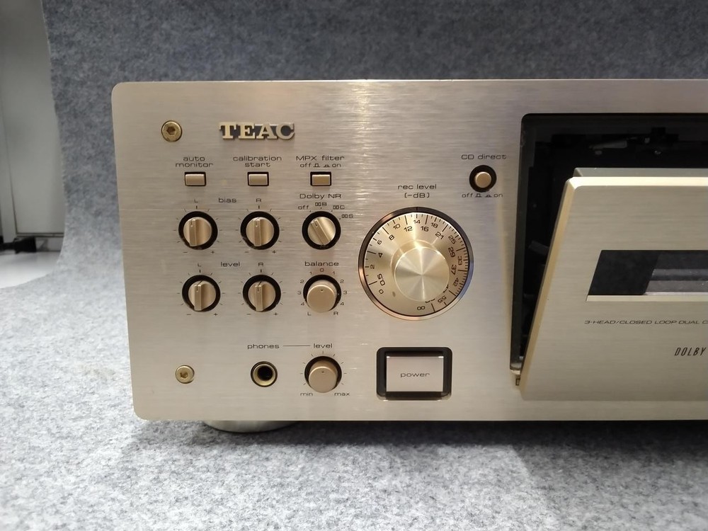 TEAC V-6030S cassette deck