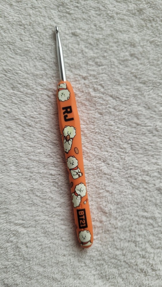 Preowned RJ BT21  Wooble Ergonomic Crochet Hook