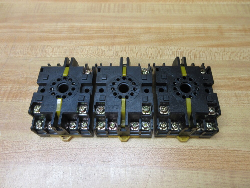 Omron P2CF-11 Relay Socket P2CF11 (Pack of 3)