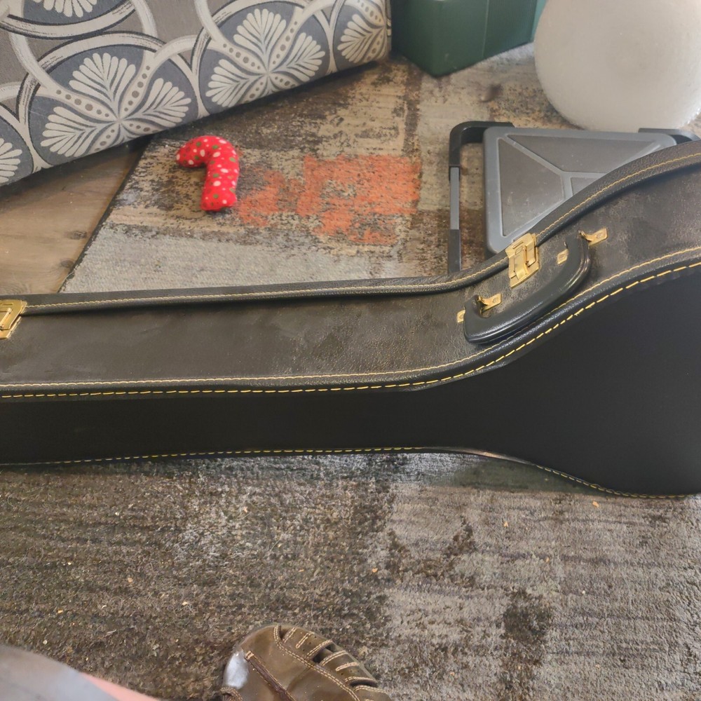 Vintage 5 string Globel banjo with fiber case