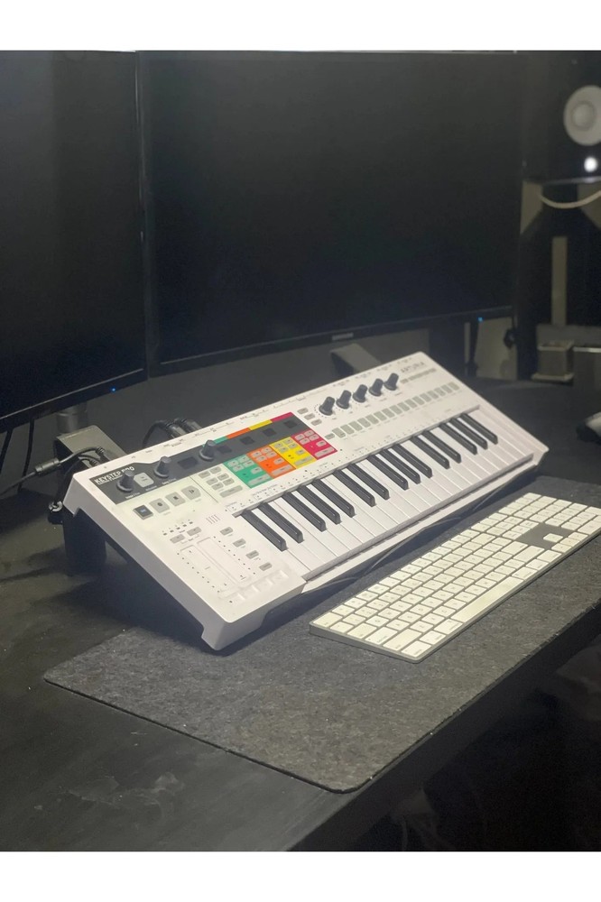 18” Stand for DJ controller, Synthesizer, drum machine, sampler, Moog, roland