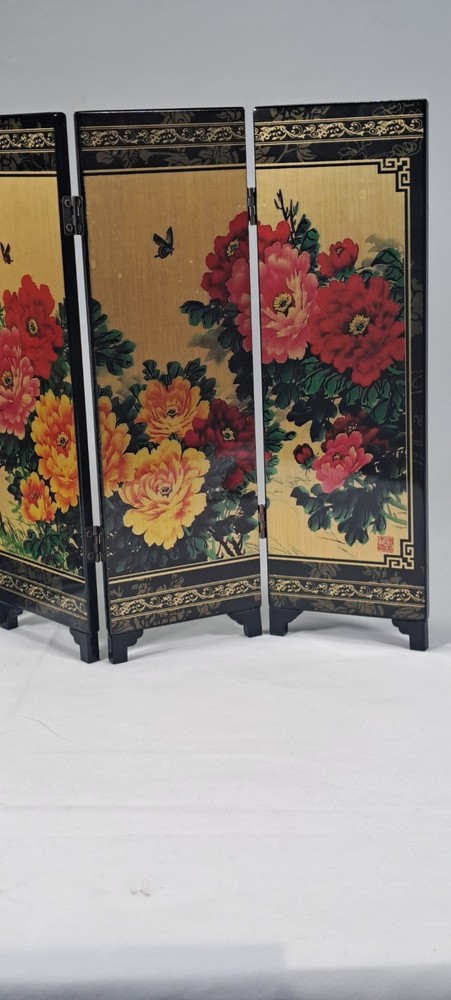 Lacquered Screen 6 Panel Floral Design Table Top Folding Chinese Screen