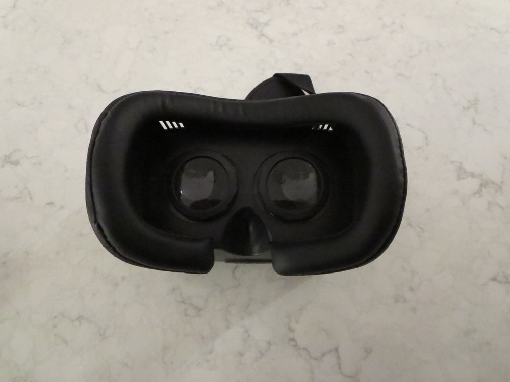 VIDEO GAME VIRTUAL REALTY SMARTPHONE VR GAMING HEADSET IPHONE ANDROID GOOGLE LG