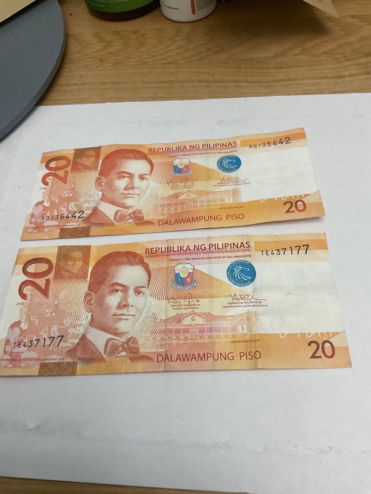 2 x PHILIPPINES  20  PESOS BANKNOTES (a)