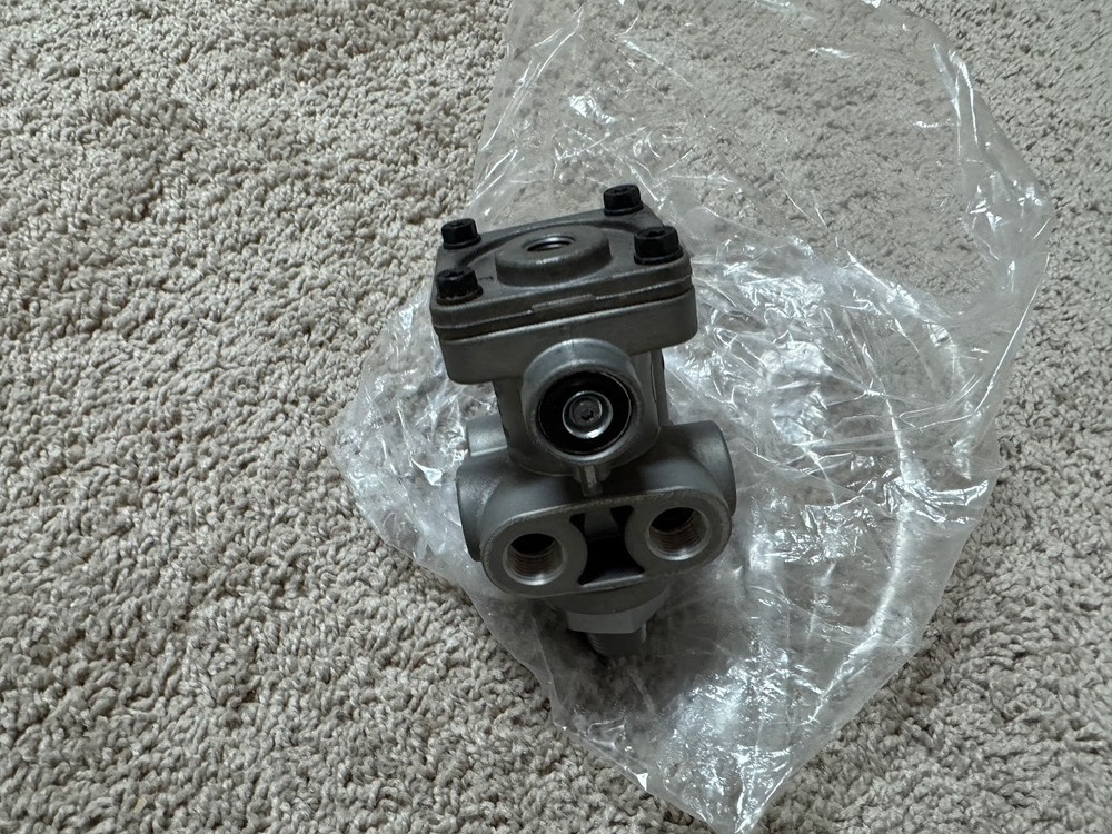 Bendix SR-5 Trailer Spring Brake Valve - K033224