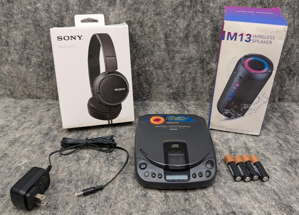 Sanyo CDP-450 Digital Audio Compact Disc Player CD Discman Bundle