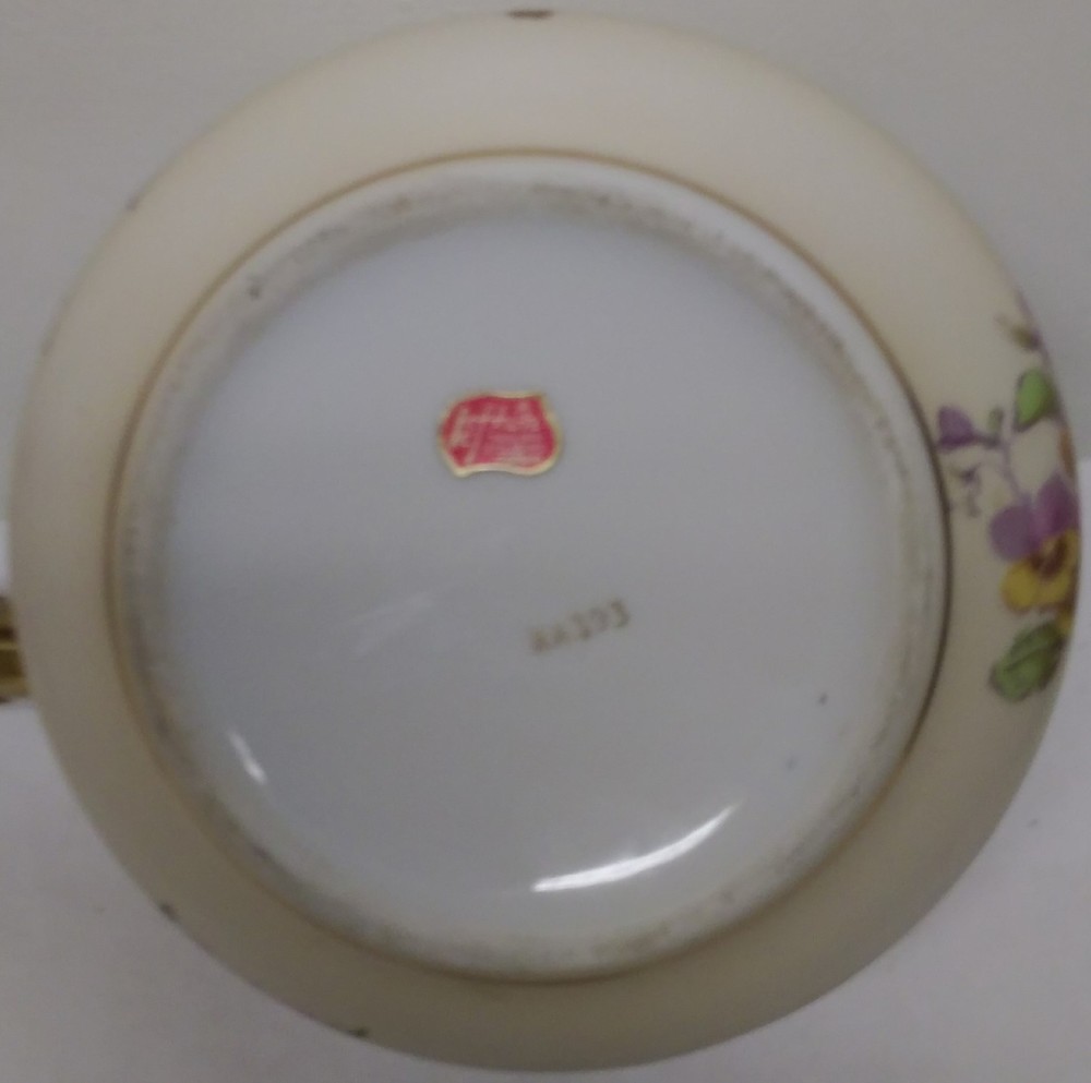 LEFTON CERAMIC DECORATIVE SAUCEPAN WITH HANDLE AND HINGED LID