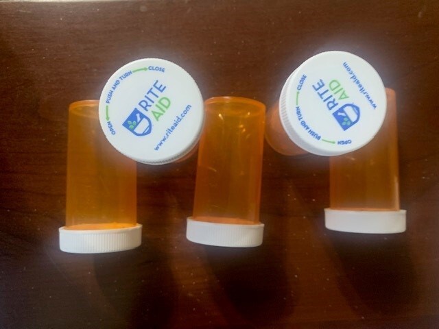 PILL BOTTLES WITH LIDS AMBER 5 COUNT