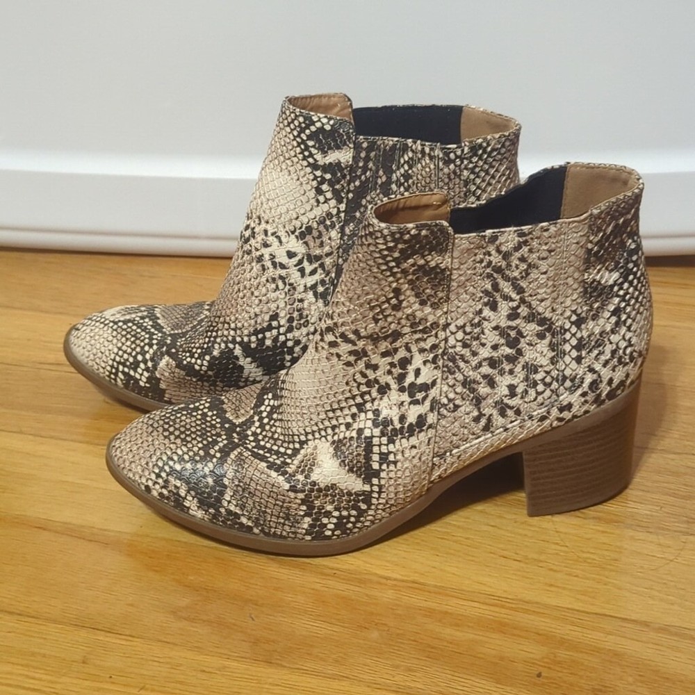 Maurices Ruby bootie size 7 snakeskin