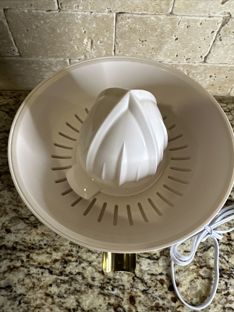 SERV Retro Electric Juicer