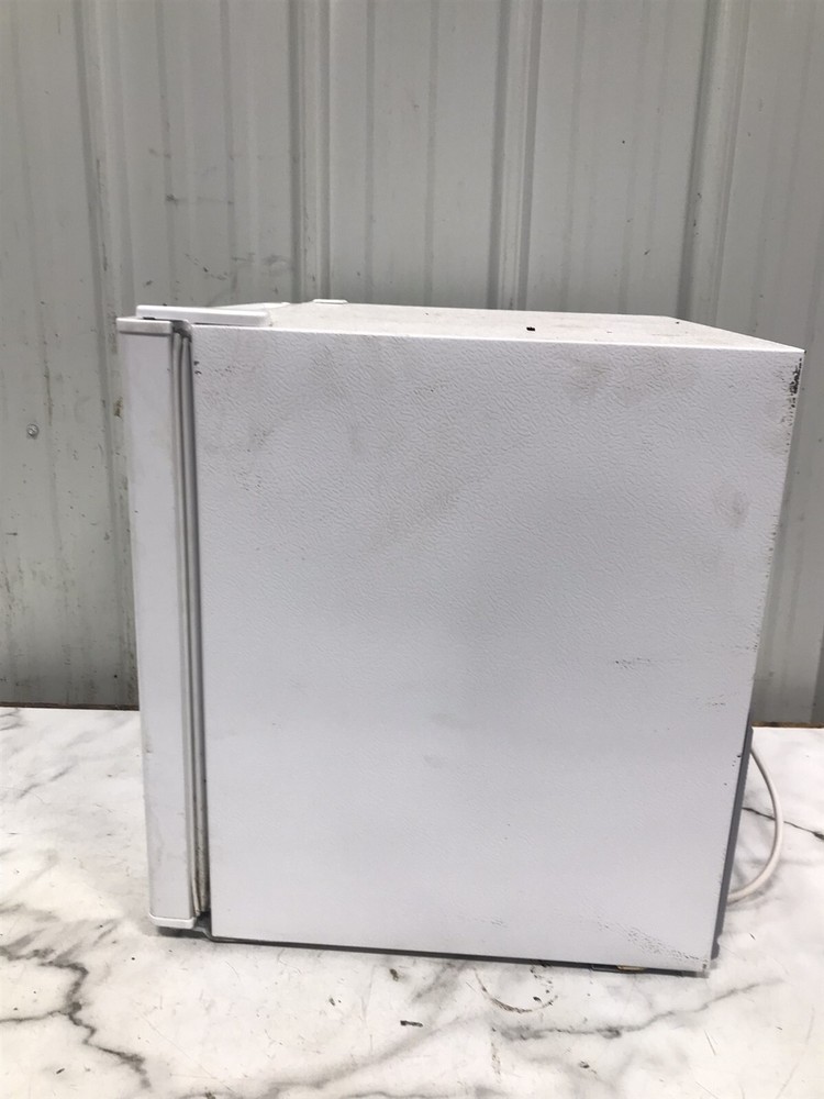 Kenmore mini fridge refrigerator