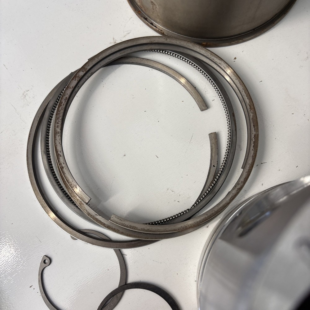 Mack 57GC376 Piston & Cylinder Liner Sleeve
