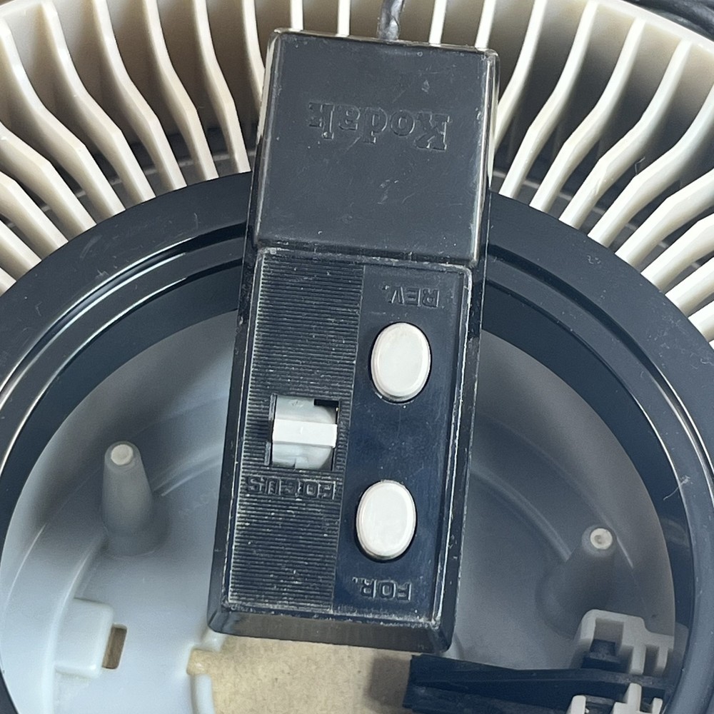 Kodak Carousel Transvue 80 Slide Tray Remote Control Projector Gray