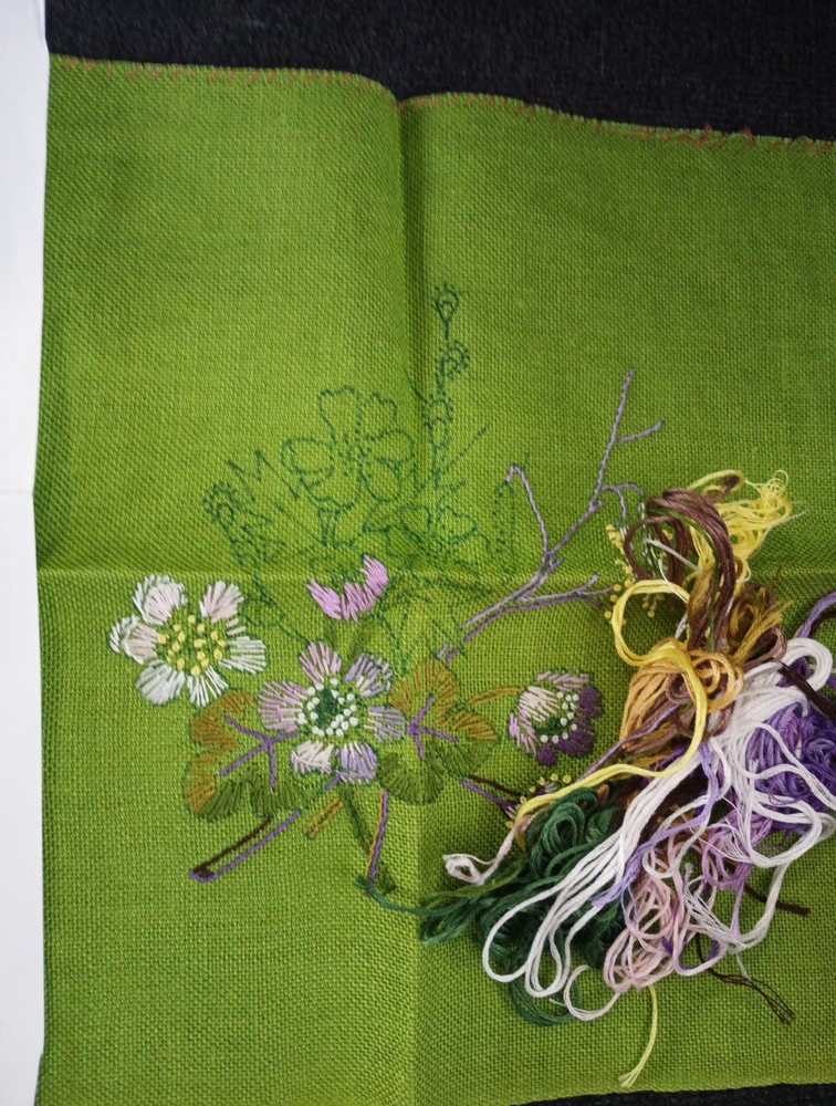 Sweden Started Davidson&Co Green Linen Kit Started Vintage Mcm